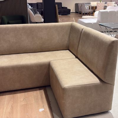 3F43BF5B-81A1-48ED-AF2E-C6D3D9BBEED5